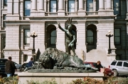 Indianerdenkmal vor dem State Capitol ...und wo ist das Denkmal für die...